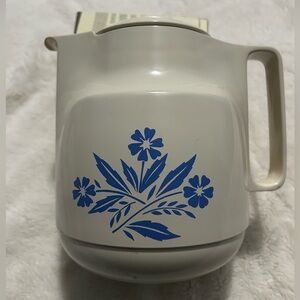 Vintage Gezi Insulated Coffee Carafe in Iconic Blue Cornflower